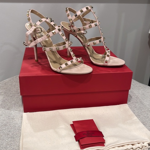 VALENTINO ROCKSTUD CALFSKIN ANKLE STRAP SANDAL 100 - Picture 2 of 9